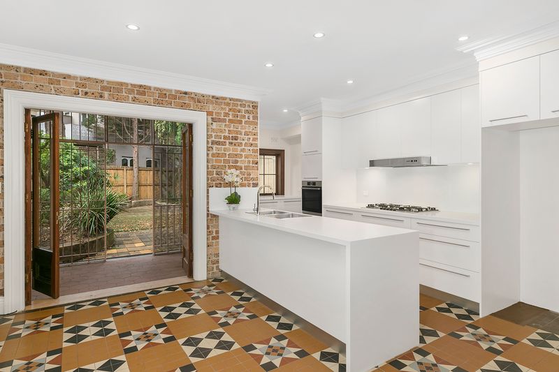 Beautifully presented tri-level terrace