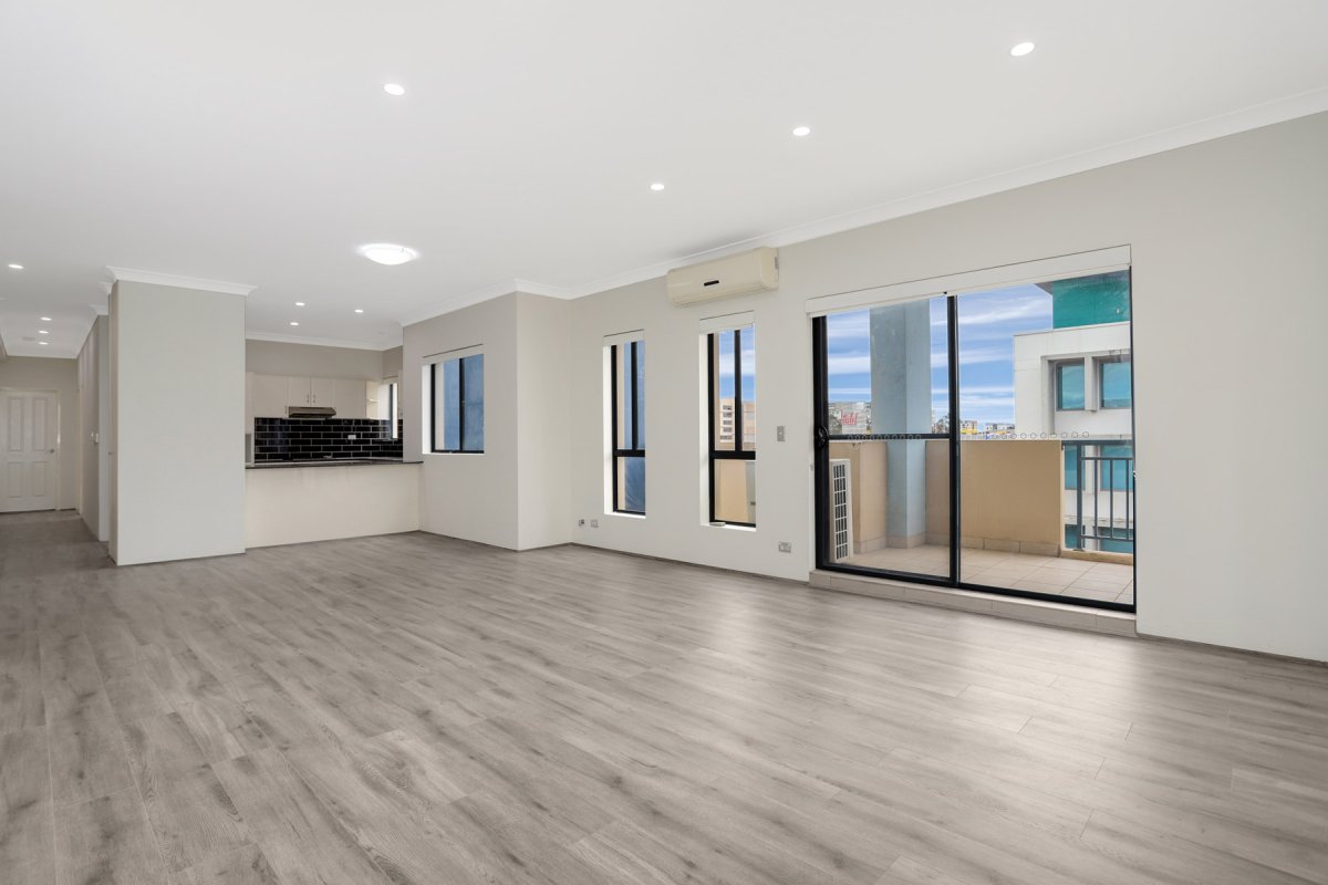 Large Top Floor Apartment in a Great Location